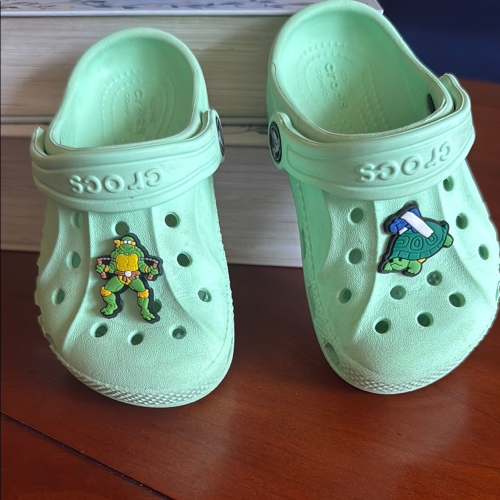 CROCS Green Slippers with Ventilated Design and Heel Strap